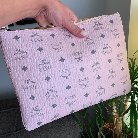 Authentic MCM logo Diamond Leather zip top clutch/Crosby❤️ - Picture 11 of 15